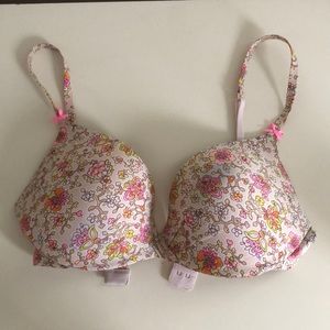 Victoria’s Secret plunge bra 36B